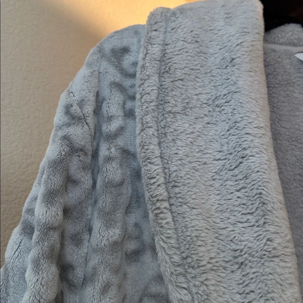 Charter Club Robe. - Picture 3 of 13